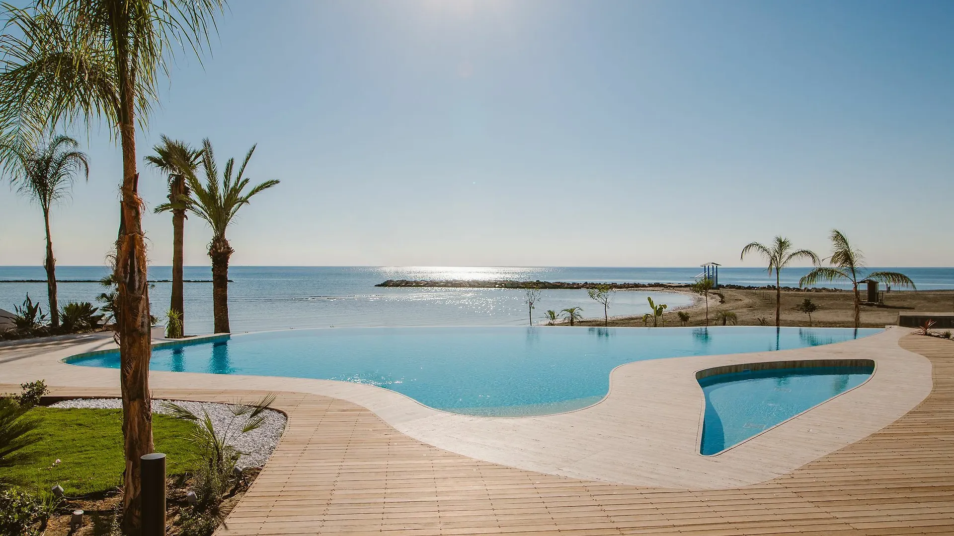 Lebay Beach Hotel Larnaca 3*,